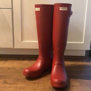 NWOT Hunter Boots: Matte Military Red